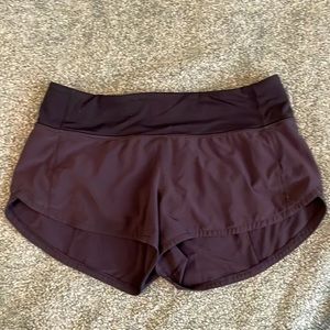 Lululemon SHORT shorts. Black. Size 6 reg